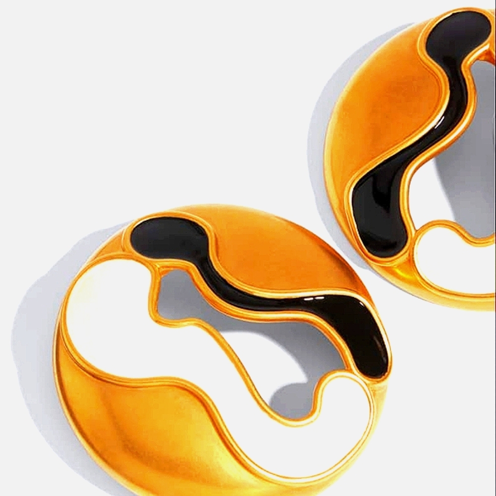 RESERVED🌹.Schiaparelli Enamel Keyhole Earrings